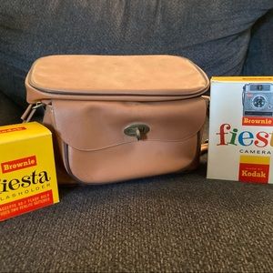 VINTAGE NEW IN BOX KODAK BROWNIE CAMERA WITH CASE